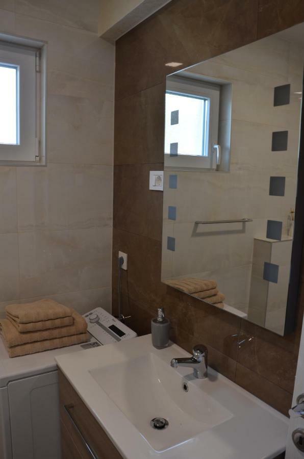 Apartments Lozina Drvenik  Εξωτερικό φωτογραφία